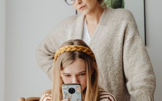 children-be-given-smartphones